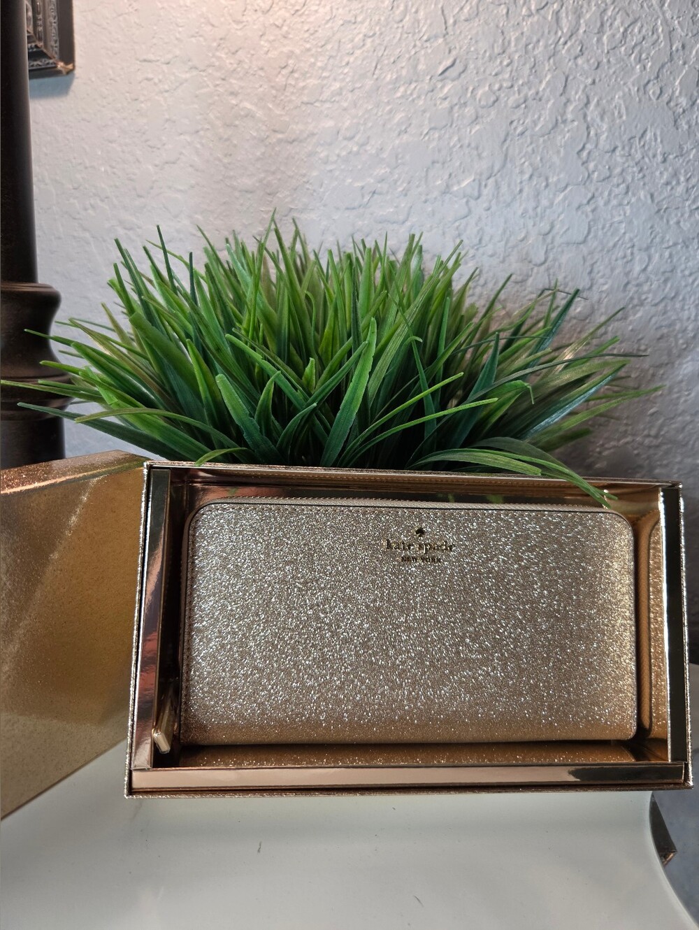 Kate Spade Gold Glitter Zip-Around Wallet With Box - Picture 2 of 8